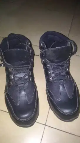 Sepatu tactical no 39
