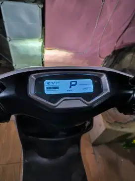 Motor listrik yadea t9 warna putih range 100 km