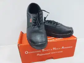 Sepatu safety merk doctor osh