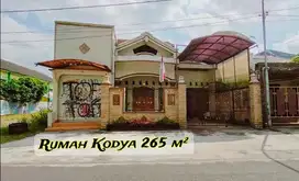 Rumah Usaha luas Umbul Harjo di Tepi Jalan Jogja Kota