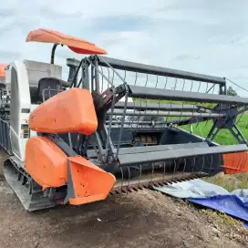 Di jual alat panen Kubota DC70