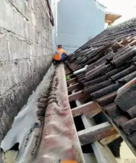 Tukang atap rumah bocor, rembes, renovasi rumah, atap baja ringan dll