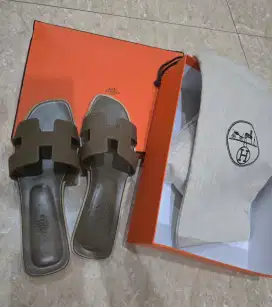 SENDAL HERMES ORAN ETOUPE EPSOM SIZE 37 JARANG PAKE BELINYA 13.5JT
