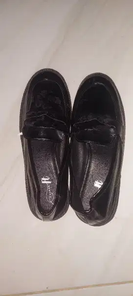 sepatu wanita full hitan