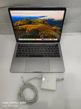 Macbook Pro 2019 13-iNci 8/128gb mulus like new istimewa ex iBox