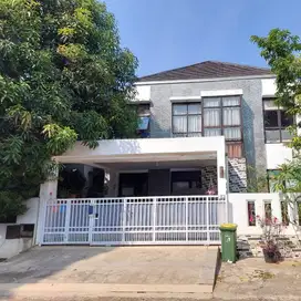 Rumah 2 lantai, Nyaman dan Asri. di Kencana Loka, BSD
