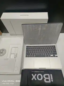 Macbook Air M2 15-iNci 8/256gb Garansi Resmi iBox sampe januari 2026