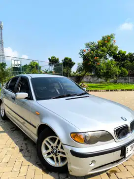 BMW 318i 2002 Bensin