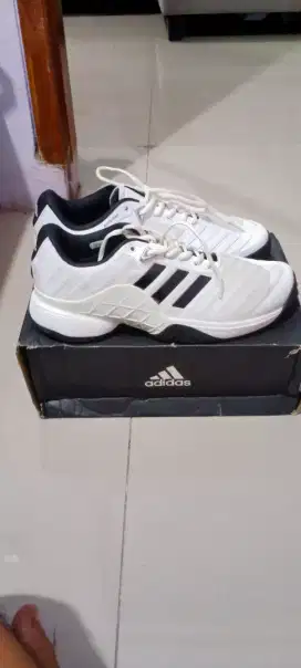 Jual sepatu ADIDAS size 42 ORIGINAL