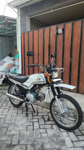 HONDA WIN 100 PUTIH