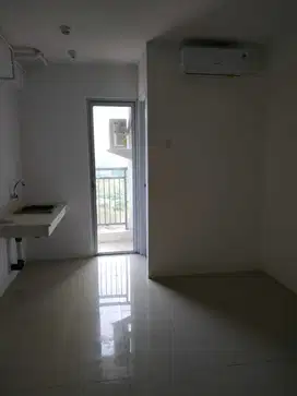 Sewa studio apartemen Bassura City lantai 8