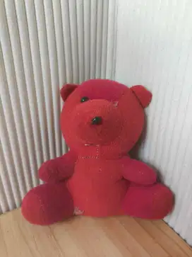 Boneka Beruang Kecil Merah