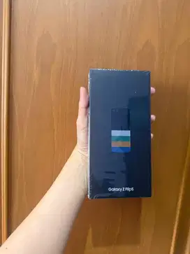 Samsung Galaxy Z Flip5 8/512GB - Gray Online Exclusive