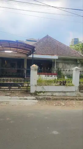 Rumah Cocok Untuk Tempat Usaha Stratergis dekat gedung sate,Bandung