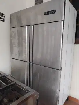 UPRIGHT CHILLER GEA 4 PINTU