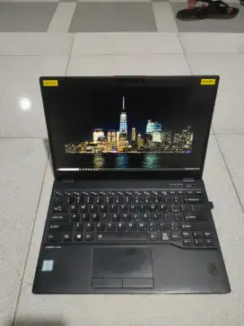Dijual Laptop Fujitsu U939 super slim super ngebut