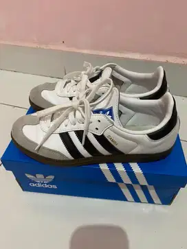 Di jual sepatu adisa samba beli nya bulan lalu thn 2025