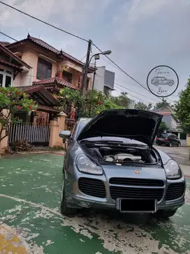 Porsche Cayenne Turbo 2003 LOW KM! MOBIL TERAWAT JAMINAN!