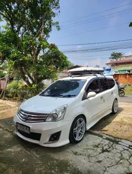 Nissan Grand livina 2012 Bensin