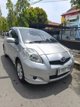 Yaris 2011 E AT