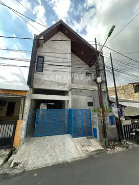 Rumah Baru Konsep Industrial Minimalis 2 Lantai S8688