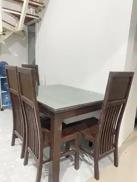 Meja jati 4 kursi