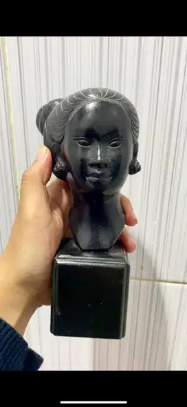 Patung Wajah Vintage