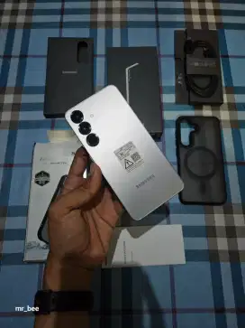 Samsung S25 Reguler 12/256GB Resmi sein mulus perfect sebulan pake
