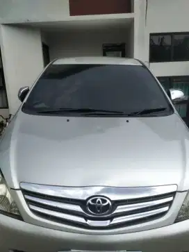 Kijang Innova V 2011