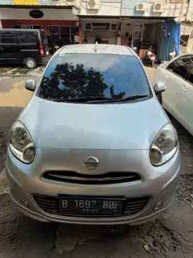 Nissan march 1.2 M/T 2011