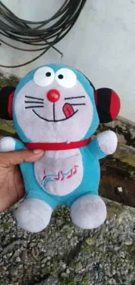 Di jual boneka  doraemond,di o,mobil2 an dan mikiymose dll