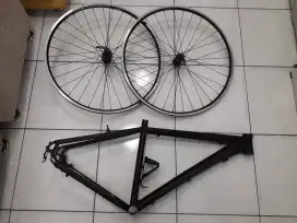 Frame Polygon Heist 3 , repaint & Wheelset 700c