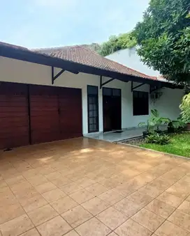 TURUN HARGA! Rumah Dijuala Kebayoran Baru. Jalan Lebar. Dkt Mall. NEGO