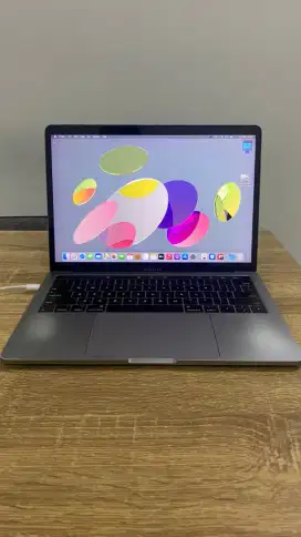 MacBook Pro i5 2017 8/256 Touchbar