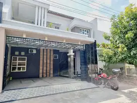Rumah Mewah Cantik 2Lt Dekat Jalan Raya Dan Kampus UNISRI
