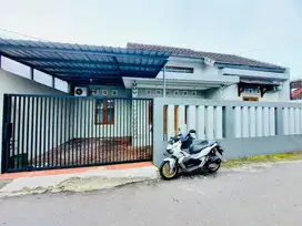 Rumah Cantik Kokoh Strategis Dekat GOR Manahan Dan Gate In/Exit TOL