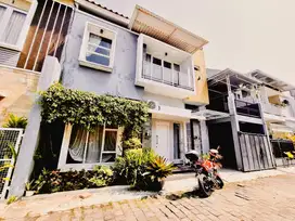 Rumah Cantik 2Lt Area Cluster Nyaman Dekat In/Ex Gate Tol