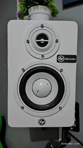 Sepiker monitor UM Audio, UM5B Gen 2.