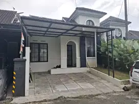 Dijual Rumah Cantik Wika depan Taman