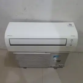 Second Ac Inventer Daikin 3/4 pk ( mulus dan dingin)