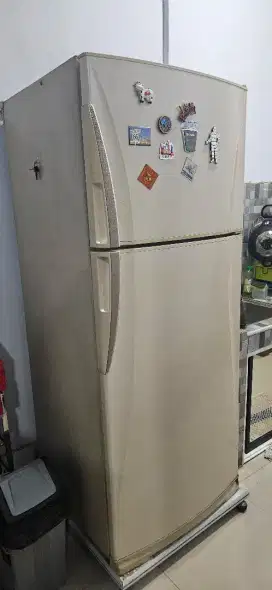 Dijual kulkas Sharp Superior MODEL: SJ-68L-A2A

- 610 liter
