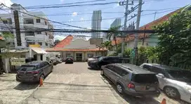 JUAL RUMAH HITUNG TANAH KOMERSIAL JALAN SUMATERA LANGKA BAGUS MURAH