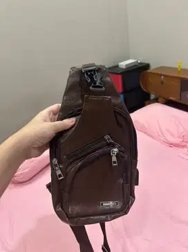 Tas slempang pria kulit