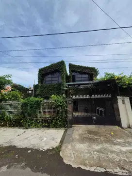 JUAL MURAH RUMAH MANYAR REJO 2 LANTAI SHM SIAP HUNI LUAS 300