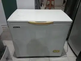 FREEZER BOX 200L MERK MODENA