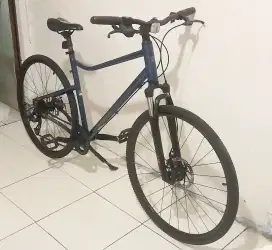 Sepeda hybrid Btwin Riverside 500