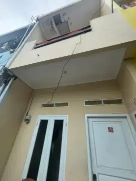 RUMAH DUA LANTAI