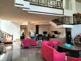 DIJUAL RUMAH DAERAH KOMERSIL TENGAH KOTA - JL. UNTUNG SUROPATI SURABAY