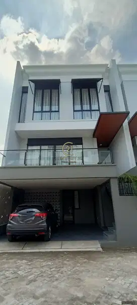 Rumah Brand New Di Cluster Yang Aman Dan Nyaman Di Jaksel