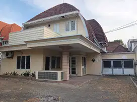DIJUAL RUMAH DAERAH KOMERSIL TENGAH KOTA - JL BODRI SURABAYA PUSAT
